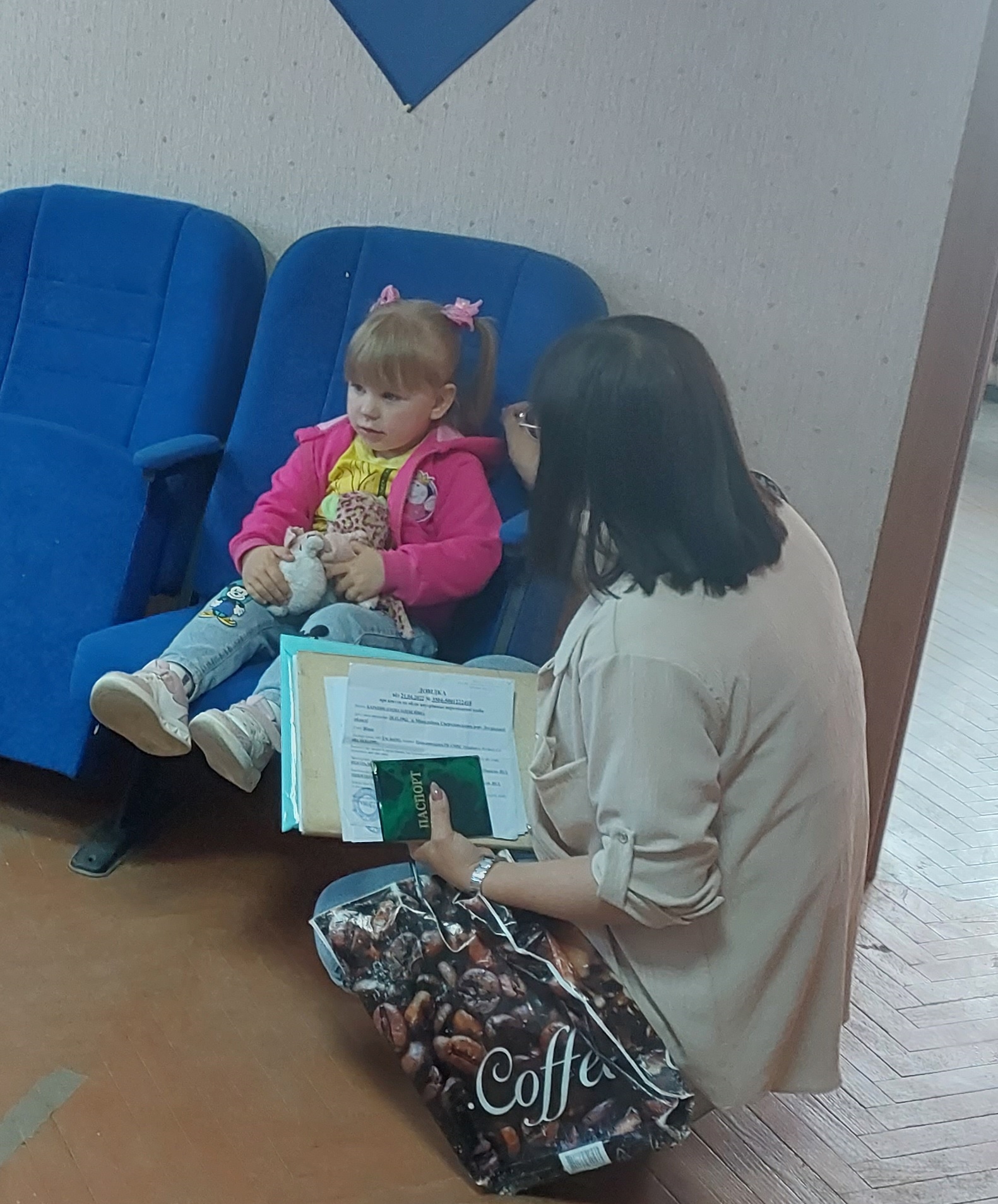  працівники Щастинської РДА-РВА та відвідувачі Координаційного центру допомоги ВПО з Луганської області в м.Кропивницький приєднались до акції «Кіно заради перемоги!»