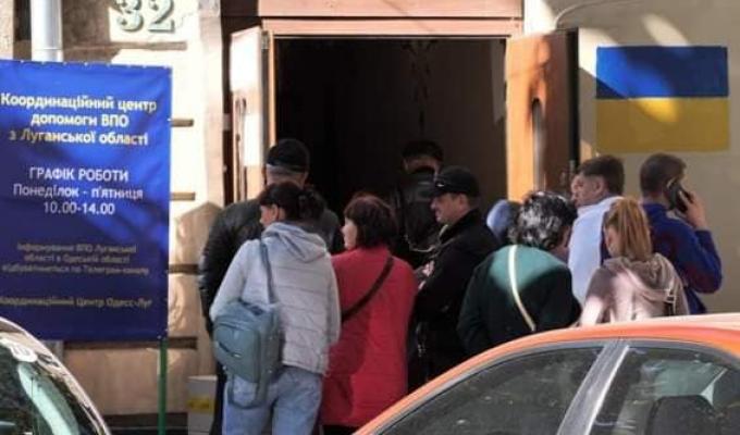 Жителі Луганщини в Одесі можуть отримати гуманітарну та правову допомогу Жителі Луганщини в Одесі можуть отримати гуманітарну та правову допомогу