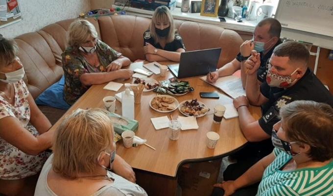 Поліцейські та громади Луганщини продовжують поглиблювати співпрацю Поліцейські та громади Луганщини продовжують поглиблювати співпрацю