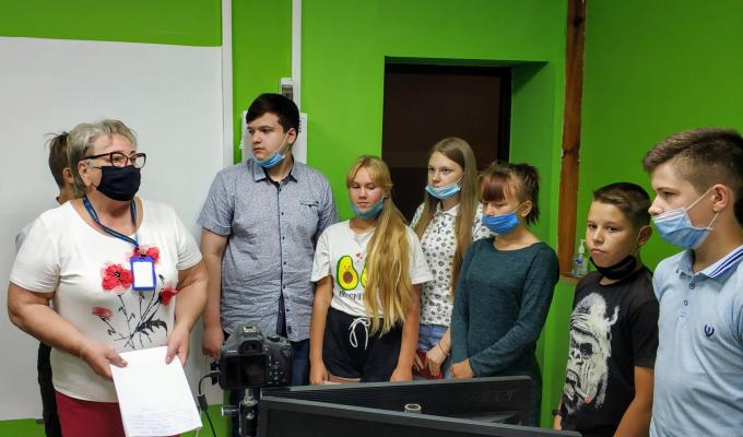 Юні громадяни України отримали свій перший документ – паспорт громадянина України у вигляді ID-картки Юні громадяни України отримали свій перший документ – паспорт громадянина України у вигляді ID-картки