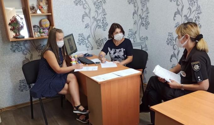 Напередодні навчального року поліцейські Луганщини провели наради щодо дотримання карантинних вимог у закладах освіти Напередодні навчального року поліцейські Луганщини провели наради щодо дотримання карантинних вимог у закладах освіти