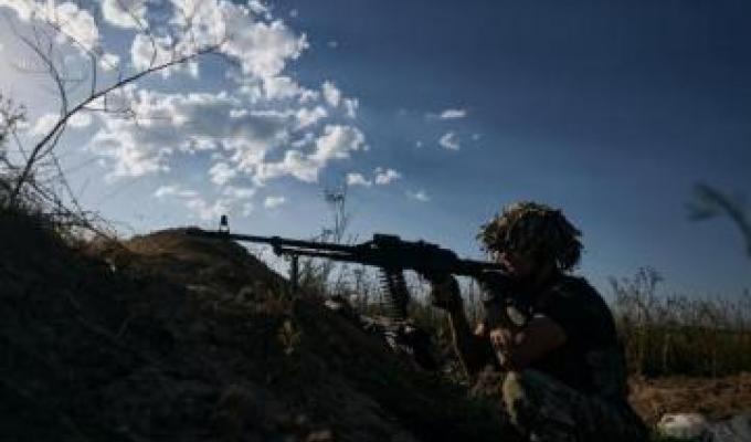 Із виплатою зарплати в Сєвєродонецьку не покращало – «азотівцям» видають продуктами, відремонтовані окупантами минулоріч об’єкти руйнуються, ворожі атаки з повітря на прифронтові села не меншають Із виплатою зарплати в Сєвєродонецьку не покращало – «азотівцям» видають продуктами, відремонтовані окупантами минулоріч об’єкти руйнуються, ворожі атаки з повітря на прифронтові села не меншають