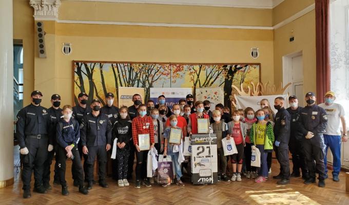 У м. Щастя поліцейські провели турнір з настільного хокею У м. Щастя поліцейські провели турнір з настільного хокею