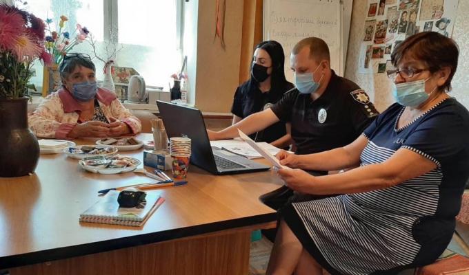 Поліцейські та громада обговорили як протидіяти насильству Поліцейські та громада обговорили як протидіяти насильству