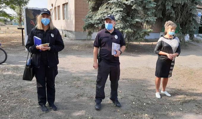 Поліцейські та юристи консультують громаду Поліцейські та юристи консультують громаду