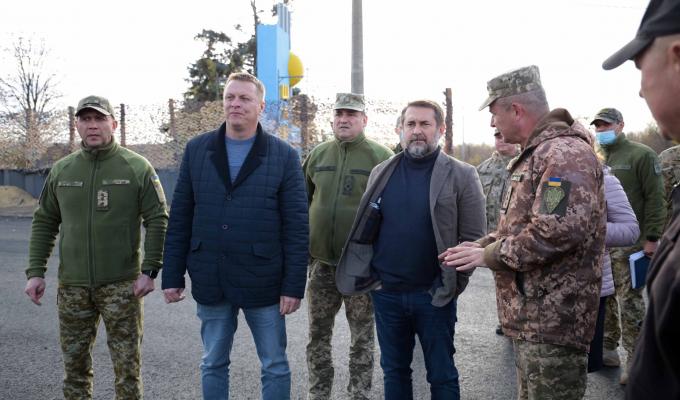 Сергій Гайдай провів робочу нараду на будівництві КПВВ у м.Щастя Сергій Гайдай провів робочу нараду на будівництві КПВВ у м.Щастя