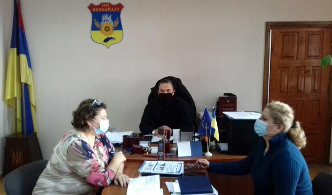 27.11.2020 року голова Новоайдарської РДА Тетяна Новикова та заступник голови Олена Коробка зустрілись з головою Новоайдарської селищної ради Ігорем Шопіним