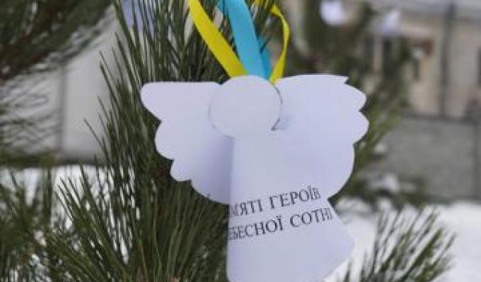 Громадськість Луганщини провела «тиху» акцію «Ангели пам’яті» Громадськість Луганщини провела «тиху» акцію «Ангели пам’яті»
