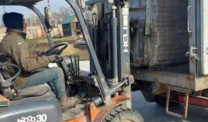 Наші переселенці в Сумах отримали 16 тонн паливних брикетів Наші переселенці в Сумах отримали 16 тонн паливних брикетів