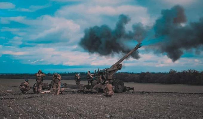 У Лисичанську вчителі роздають завдання учням раз на тиждень, до примусової мобілізації долучилися «гаішники» У Лисичанську вчителі роздають завдання учням раз на тиждень, до примусової мобілізації долучилися «гаішники»