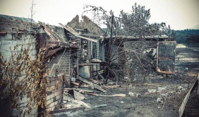 Вчора відбувся схід громадян в с.Смолянинове, на якому Новоайдарська райдержадміністрація інформувала про хід надання матеріальної допомоги постраждалому від пожежі населенню. Вчора відбувся схід громадян в с.Смолянинове, на якому Новоайдарська райдержадміністрація інформувала про хід надання матеріальної допомоги постраждалому від пожежі населенню.