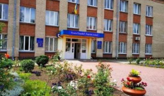 У Хмельницькому запрацював Центр надання гуманітарної допомоги переселенцям з Луганщини У Хмельницькому запрацював Центр надання гуманітарної допомоги переселенцям з Луганщини