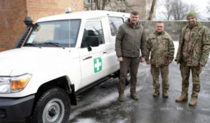 Для 95-ї бригади передали медичний автомобіль підвищеної прохідності, - Артем Лисогор Для 95-ї бригади передали медичний автомобіль підвищеної прохідності, - Артем Лисогор