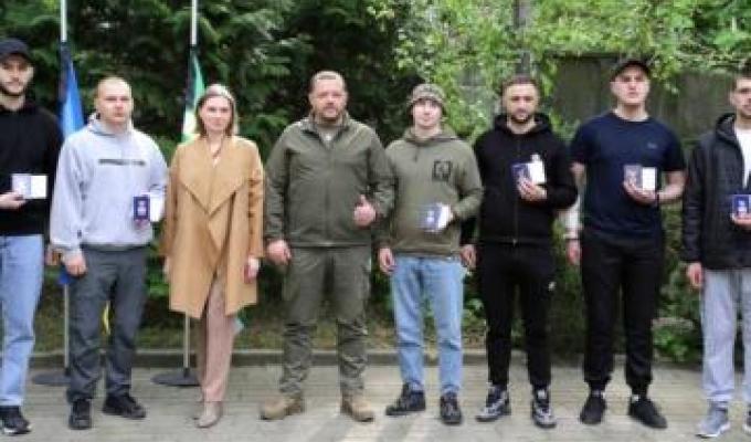 Шестеро строковиків з Рубіжного відзначені Знаками Пошани «Захиснику Луганщини» Шестеро строковиків з Рубіжного відзначені Знаками Пошани «Захиснику Луганщини»