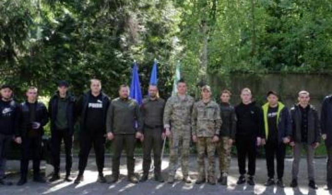 Вручили нагороди військовослужбовцям, які обороняли Луганщину