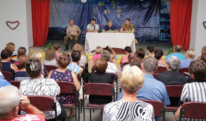 Мешканці прифронтового Кримського матимуть оновлену школу, власний санітарний автомобіль та тепло взимку - Юрій Гарбуз провів прийом громадян Мешканці прифронтового Кримського матимуть оновлену школу, власний санітарний автомобіль та тепло взимку - Юрій Гарбуз провів прийом громадян