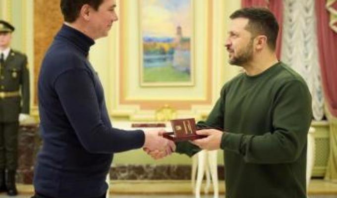 Рятував життя військових та містян у напівзруйнованій Попасній – Глава держави відзначив внесок нашого лікаря Рятував життя військових та містян у напівзруйнованій Попасній – Глава держави відзначив внесок нашого лікаря