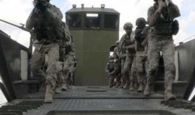 Окупанти на Луганщині почали призов лікарів. Аби підвищити явку на псевдореферендумі у Новопскові по домівках ходять по два військових на людину, спостерігачка із Нідерландів зізналася, що до війни мешкала на росії Окупанти на Луганщині почали призов лікарів. Аби підвищити явку на псевдореферендумі у Новопскові по домівках ходять по два військових на людину, спостерігачка із Нідерландів зізналася, що до війни мешкала на росії