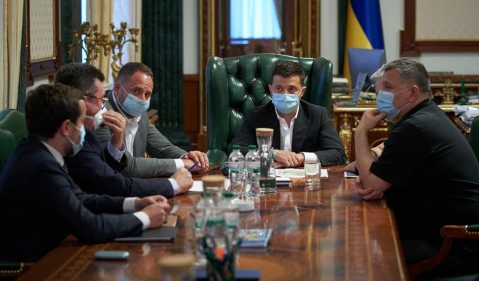 До подолання лісової пожежі в Луганській області залучені підрозділи ЗСУ, Нацгвардії та додаткові сили ДСНС – доповідь Президенту