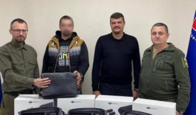 Спільно з громадами Луганщини передали нашим військовим ще 10 квадрокоптерів, - Артем Лисогор Спільно з громадами Луганщини передали нашим військовим ще 10 квадрокоптерів, - Артем Лисогор