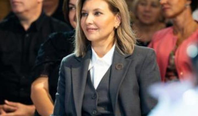 Олена Зеленська презентувала проект своєї фундації «Адреса дитинства» Олена Зеленська презентувала проект своєї фундації «Адреса дитинства»