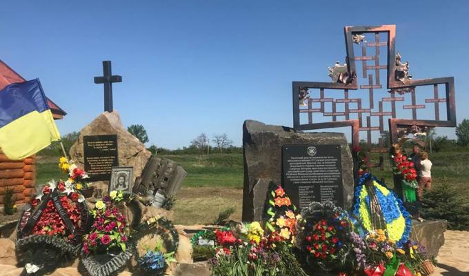 У Побєді відкрили пам’ятний знак на честь військовослужбовців 27-ї Сумської реактивної артилерійської бригади, які загинули в наслідок масованого артилерійського удару нанесеного з території Російської Федерації