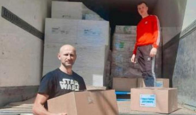 До гуманітарного штабу для переселенців з Луганщини в Києві надійшли продукти харчування та засоби гігієни від благодійників До гуманітарного штабу для переселенців з Луганщини в Києві надійшли продукти харчування та засоби гігієни від благодійників