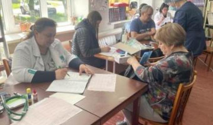 Лікарі Консультативно-діагностичний центру Сєвєродонецька приймали переселенців у хабі в Богданівці Лікарі Консультативно-діагностичний центру Сєвєродонецька приймали переселенців у хабі в Богданівці
