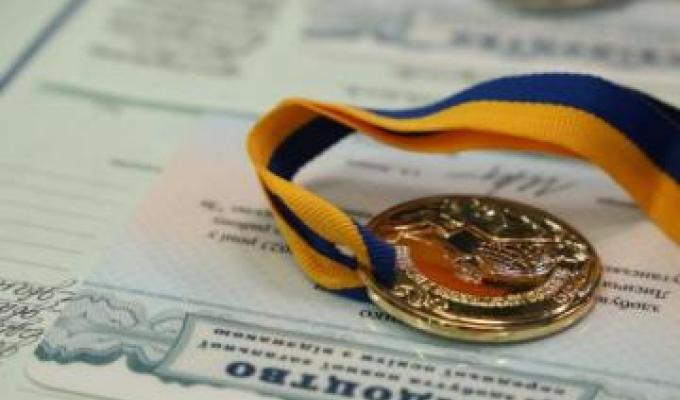 Наші випускники шкіл своєчасно отримають документи про навчання – готуємо замовлення понад 3,4 тис. свідоцтв, з них 320 – з відзнакою, – Артем Лисогор Наші випускники шкіл своєчасно отримають документи про навчання – готуємо замовлення понад 3,4 тис. свідоцтв, з них 320 – з відзнакою, – Артем Лисогор