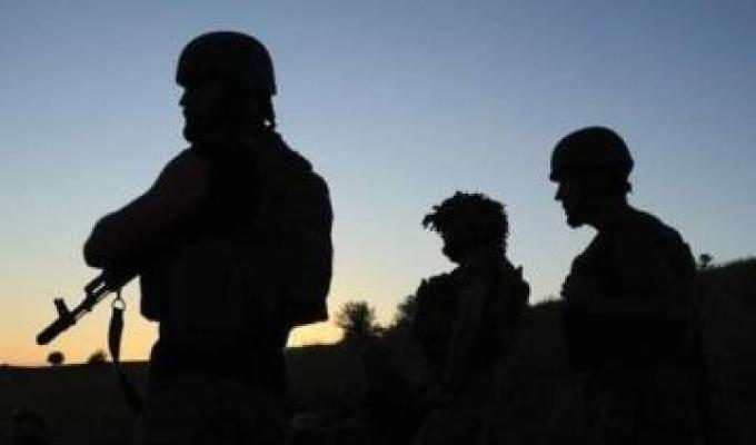На блокпосту перед Сєвєродонецьком ретельно перевіряють чоловіків, у місті за спробу відеоз’омки можуть забрати «на підвал», на Лиманському напрямку ворогу завдано комплексного вогневого ураження На блокпосту перед Сєвєродонецьком ретельно перевіряють чоловіків, у місті за спробу відеоз’омки можуть забрати «на підвал», на Лиманському напрямку ворогу завдано комплексного вогневого ураження