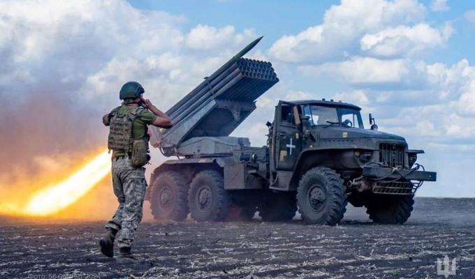 У Сєвєродонецьку окупаційна поліція відмовляється шукати квартирних мародерів, аби прийшов до військкомату – в Лутугиному чоловікам пропонують підписати контракт, реактивною артилерією росіяни вдарили по Макіївці У Сєвєродонецьку окупаційна поліція відмовляється шукати квартирних мародерів, аби прийшов до військкомату – в Лутугиному чоловікам пропонують підписати контракт, реактивною артилерією росіяни вдарили по Макіївці