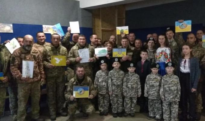 Новоайдарці вітали військовослужбовців з Днем Збройних сил України
