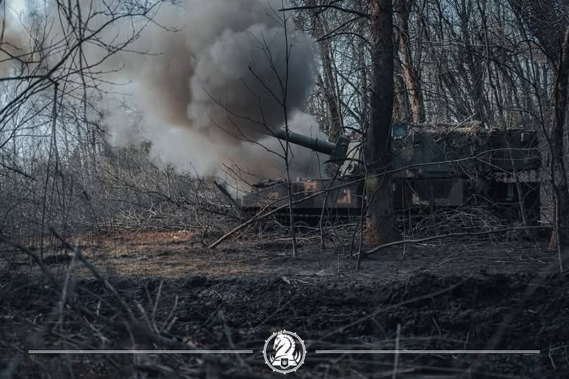 У «лнр» держмайно віддаватимуть великому бізнесу поза конкурсом, в стінах показово відновлених багатоповерхівок в Сіверськодонецьку залишаються уламки від снарядів, на луганському фронті п’ять разів противник вдарив з реактивної артилерії У «лнр» держмайно віддаватимуть великому бізнесу поза конкурсом, в стінах показово відновлених багатоповерхівок в Сіверськодонецьку залишаються уламки від снарядів, на луганському фронті п’ять разів противник вдарив з реактивної артилерії