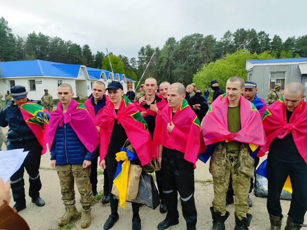 Із російського полону повернулися двоє військовослужбовців Луганського прикордонного загону. Один із них пробув у неволі більше трьох років Із російського полону повернулися двоє військовослужбовців Луганського прикордонного загону. Один із них пробув у неволі більше трьох років