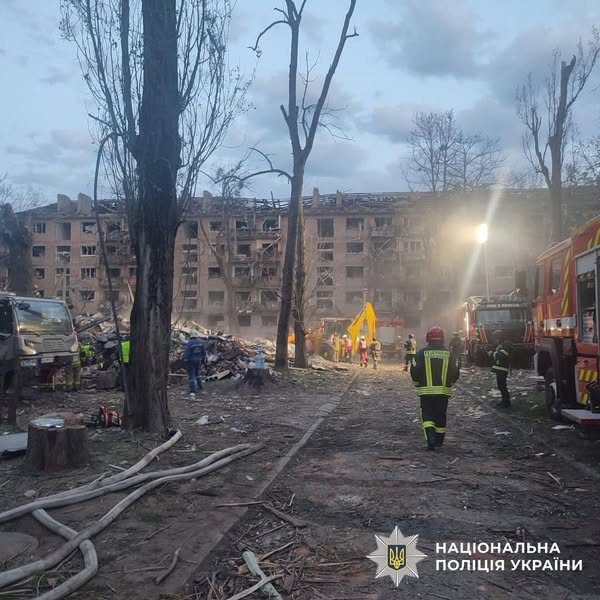 У Києві росіяни вбили дев’ятьох містян. Сьогодні вночі наша столиця зазнала однієї з найпотужніших повітряних атак з боку армії рф.