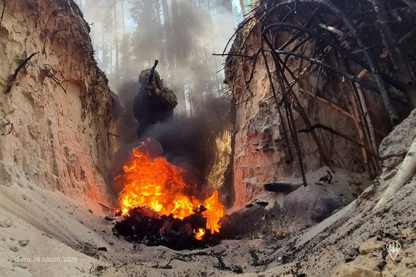 У навчальних закладах Лутугиного російські силовики привчають дітей бути заручниками, за відсутності зв’язку – у Сіверськодонецьку все частіше користуються раціями, противник штурмував біля Греківки та Надії У навчальних закладах Лутугиного російські силовики привчають дітей бути заручниками, за відсутності зв’язку – у Сіверськодонецьку все частіше користуються раціями, противник штурмував біля Греківки та Надії