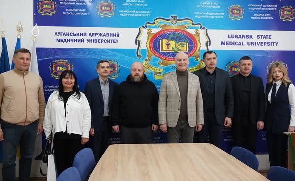 Олексій Харченко зустрівся із викладачами та студентами Луганського державного медичного університету Олексій Харченко зустрівся із викладачами та студентами Луганського державного медичного університету