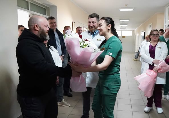 Без вихідних і свят, 24/7 вони віддають себе професії та стають янголами-охоронцями для наших бійців Без вихідних і свят, 24/7 вони віддають себе професії та стають янголами-охоронцями для наших бійців