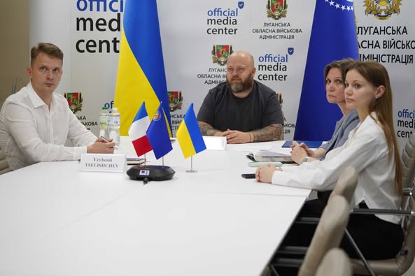 «Сент-Етьєн залишається із вами не на словах, а й конкретними діями», – мер міста Гаель Пердріо на підписанні Угоди про співробітництво між Луганською обласною державною адміністрацією, Попаснянською та Старобільською міськими військовими адміністраціями