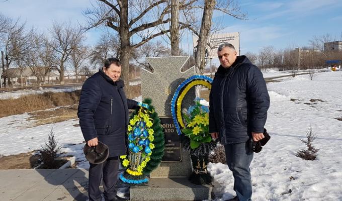 В Новоайдарському районі вшанували пам’ять Героїв Небесної Сотні В Новоайдарському районі вшанували пам’ять Героїв Небесної Сотні