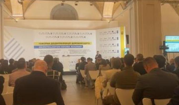 Артем Лисогор: військові адміністрації громад Луганщини вирішують проблеми ВПО та зберігають кадровий потенціал до деокупації Артем Лисогор: військові адміністрації громад Луганщини вирішують проблеми ВПО та зберігають кадровий потенціал до деокупації