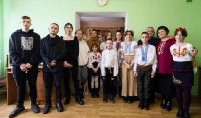 Олена Зеленська разом із командою своєї Фундації відвідала дитячий будинок сімейного типу на Львівщині та передала гуманітарну допомогу Олена Зеленська разом із командою своєї Фундації відвідала дитячий будинок сімейного типу на Львівщині та передала гуманітарну допомогу