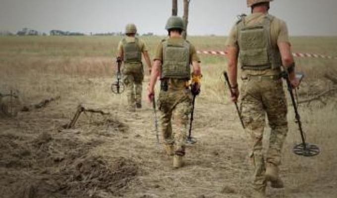 У Невському загинула літня жінка, жителі Сєвєродонецька шукають мобільний зв'язок в навколишніх селах, у Довжанську для шкіл та дитсадків придбали військову форму