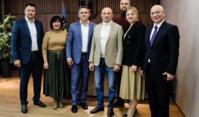 У Черкасах відкриють гуманітарний штаб для переселенців із Луганщини, шукають приміщення для облаштування житла У Черкасах відкриють гуманітарний штаб для переселенців із Луганщини, шукають приміщення для облаштування житла