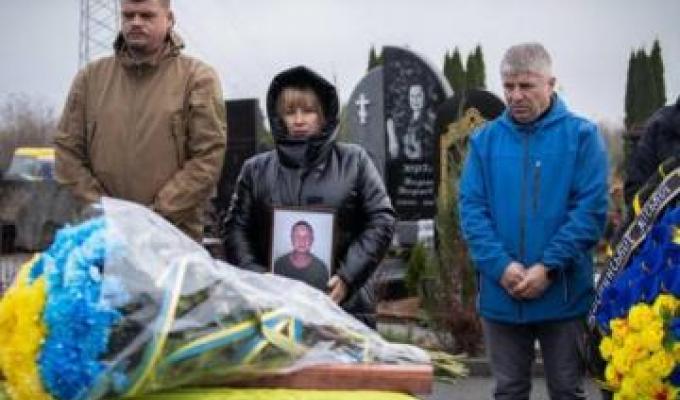 Провели в останню путь військовослужбовця з Луганщини Провели в останню путь військовослужбовця з Луганщини