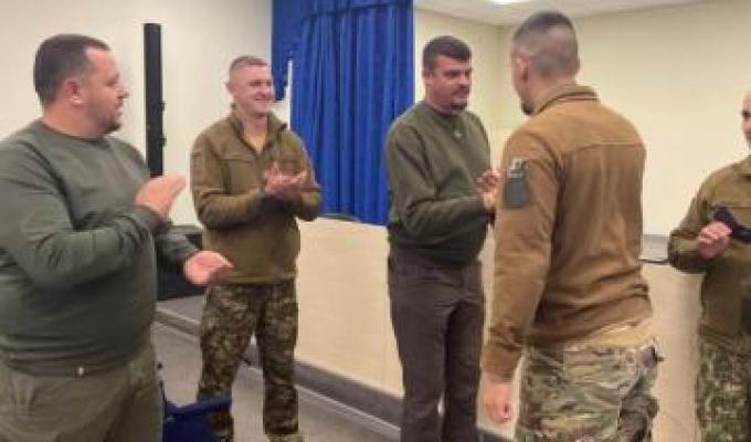 Артем Лисогор нагородив нацгвардійців відзнаками «Захиснику Луганщини» Артем Лисогор нагородив нацгвардійців відзнаками «Захиснику Луганщини»
