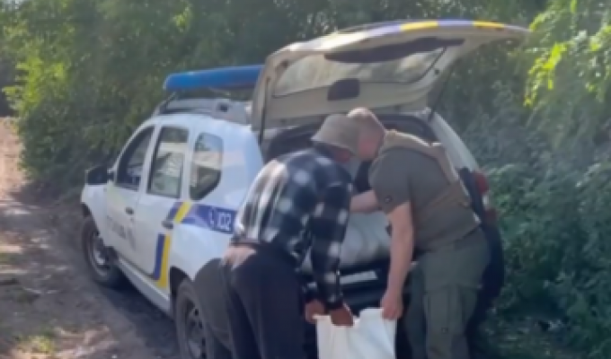 Поліцейські доставили свіжий хліб у деокуповані села Луганщини