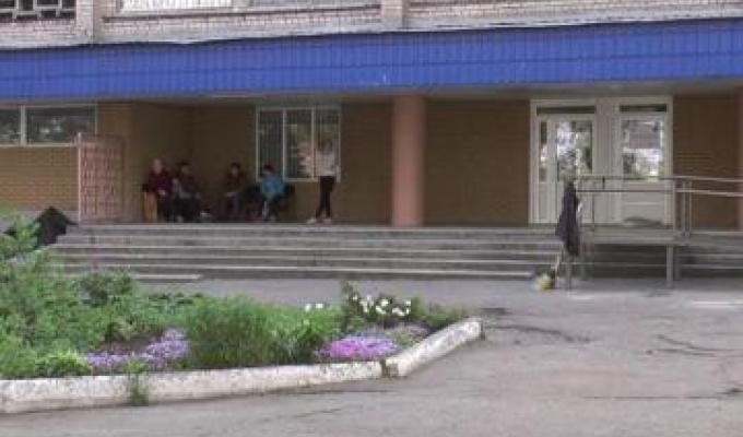 Ще на початку травня луганчанам, які тимчасово проживають у гуртожитку дніпровського вишу, знайшли нове помешкання. Після завершення ремонтних робіт їм допоможуть туди переїхати, – Артем Лисогор Ще на початку травня луганчанам, які тимчасово проживають у гуртожитку дніпровського вишу, знайшли нове помешкання. Після завершення ремонтних робіт їм допоможуть туди переїхати, – Артем Лисогор