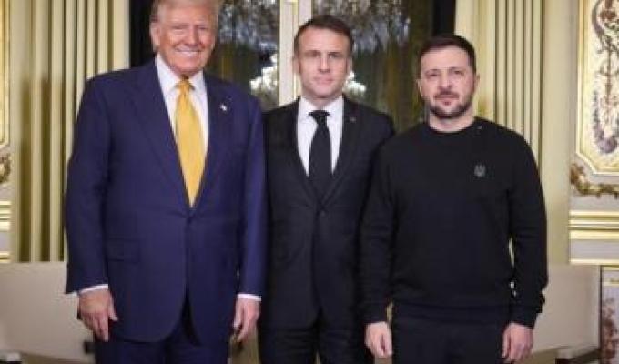 У Парижі відбулася тристороння зустріч Володимира Зеленського, Емманюеля Макрона та Дональда Трампа У Парижі відбулася тристороння зустріч Володимира Зеленського, Емманюеля Макрона та Дональда Трампа