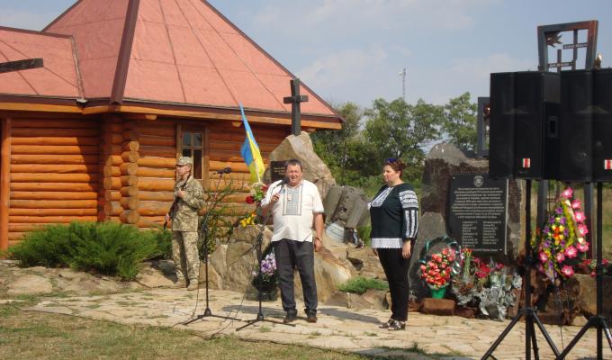 Вшанування пам’яті полеглих героїв з нагоди п’ятих роковин обстрілу Новоайдарського району Російською Федерацією системами залпового вогню БМ-30 «Смерч» Вшанування пам’яті полеглих героїв з нагоди п’ятих роковин обстрілу Новоайдарського району Російською Федерацією системами залпового вогню БМ-30 «Смерч»